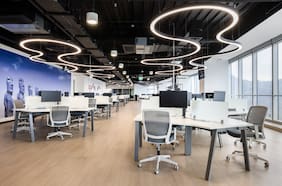 Oficinas Clase A cierran 2025 con vacancia a la baja, gracias a zonas de El Golf y Nueva Las Condes