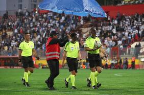 “Va a tener que ponerle el pecho a las balas”: la revolución interna de Roberto Tobar que puso a los árbitros en la mira de los futbolistas