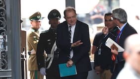 Poduje se reúne con Kast en medio de críticas por su gestión
