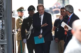 Poduje llega a La Moneda y se reúne con Kast en medio de críticas a su gestión