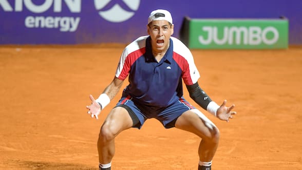 Alejandro Tabilo barre con Emilio Nava y se instala en segunda ronda del ATP de Río de Janeiro