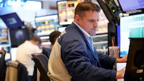 Jornada de máxima volatilidad en los mercados: acciones se recuperan, baja el petróleo pero comienza a asomarse amenaza de estanflación