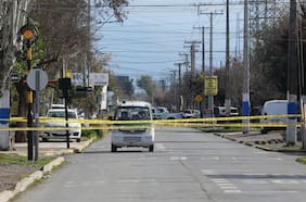 Hallan dos vehículos involucrados en robo a caja de compensación en Cerro Navia: uno estaba quemado y el otro con daños