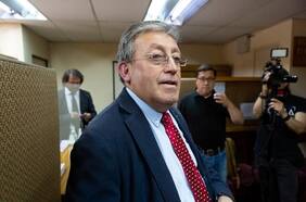 Contraloría abre sumario en Puerto Montt por millonario arriendo a hermano de jefe de campaña de alcalde Gervoy Paredes (PS)