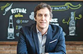 AB InBev prevé cerrar el año con mayores ventas que en 2019 ante reactivación de la demanda