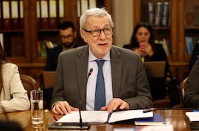 “No es un camino que consideremos”: Van Klaveren recalca que no se dictarán contramedidas a EE.UU. por aranceles
