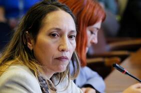 Tras exponer en comisión revisora: directora de Mejor Niñez afirma que “no se sostienen los fundamentos” de la acusación contra Jackson