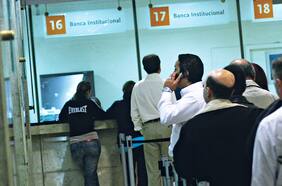 Sindicatos de la banca piden cambiar la ley para reponer el feriado bancario eliminado por la CMF