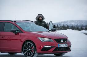 Los ingenieros que pasan tres meses al año probando autos en el Polo Norte