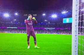 Ederson imita el “chororó” de Jorge Valdivia e irrita al Arsenal