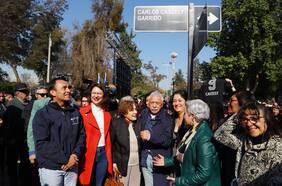 Municipalidad de Santiago renombra calle en homenaje a Carlos Caszely, el “Rey del Metro Cuadrado”