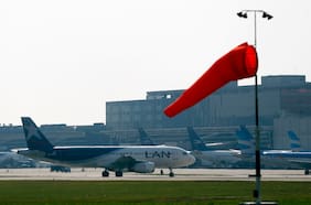 CEOs de aerolíneas advierten que alza de los combustibles se está traspasando a precios de pasajes