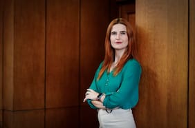 Contraloría cuestiona a municipalidad Ñuñoa por fichar abogados por trato directo en su arremetida contra Fundamenta y Vivo Santiago