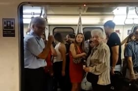 Un ciudadano más: captan a Harold Mayne-Nicholls en la línea 1 del Metro de Santiago