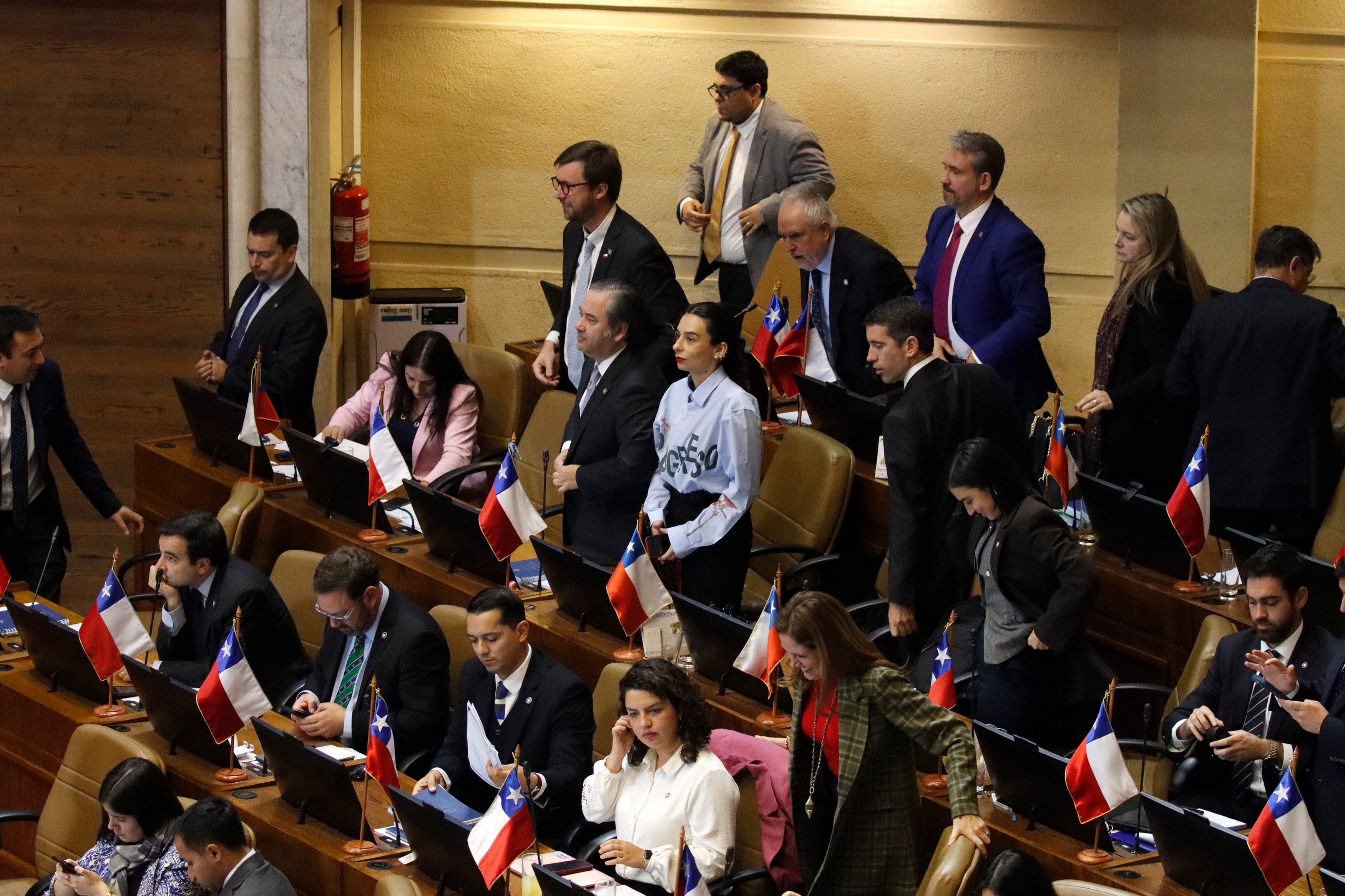 Diputados Republicanos anuncian su apoyo al proyecto de indulto general para uniformados en el contexto del 18-O