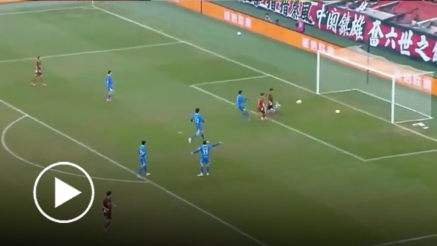 Polémica en la liga china por un gol imposible