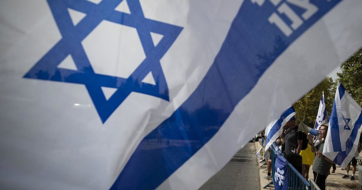 Photo: latercera.com Israel amenaza con intensificar ataques en Gaza si continúan lanzamientos de cometas hacia su territorio. Imagen referencial