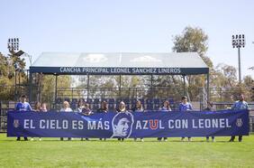 El emotivo minuto de silencio que le dedicó Universidad de Chile al histórico Leonel Sánchez