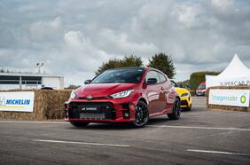 Pequeño pero muy atrevido: el Toyota GR Yaris hizo de las suyas en Goodwood