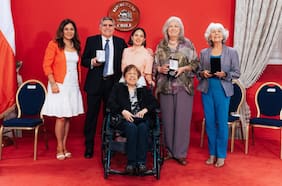 Osvaldo Cádiz, Marina Latorre, Anita Reeves y Anabella Roldán son reconocidos con Orden al Mérito Artístico y Cultural Pablo Neruda