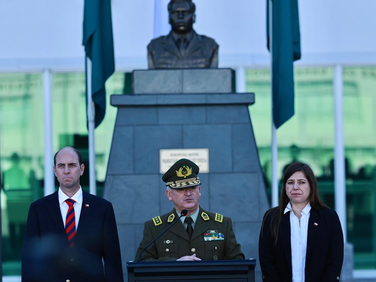 La Moneda refuerza presencia policial en las calles y alista incentivos para Carabineros
