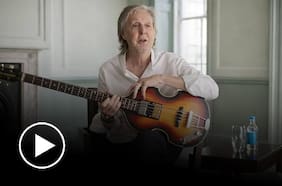 La historia de cómo Paul McCartney recuperó su icónico bajo Höfner robado en los setenta