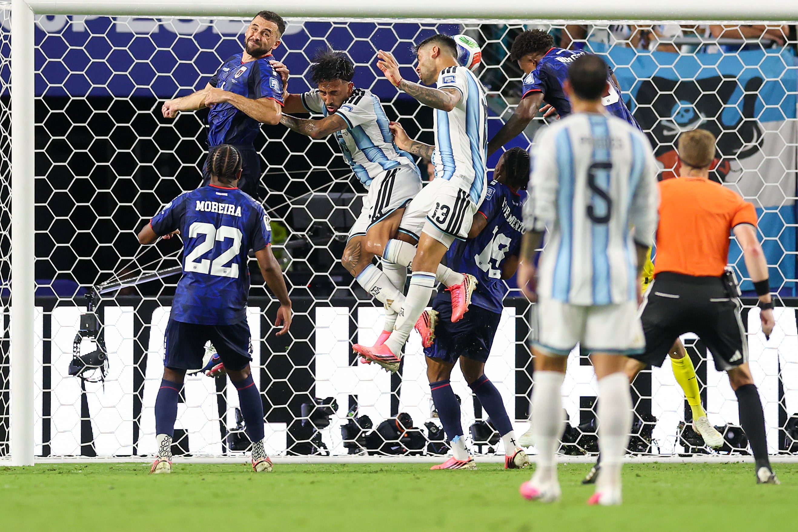 "Un partido que casi le cuesta el Mundial: en Argentina no esconden el sufrimiento por el que pasaron contra Cabo Verde