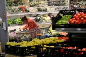 El 38% de los trabajadores que reciban su aguinaldo de Navidad en dinero lo usará para comprar comida