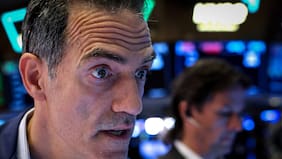 La recuperación de la Bolsa de Santiago se esfuma por completo y pasa a negativo en el año ante conflicto en Medio Oriente