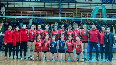 A estadio lleno en Santiago: las Guerreras Rojas se estrenan ante República Checa en el Mundial Sub 17 de Vóleibol