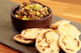 Churrascas con pebre de cochayuyo y palta: una receta imperdible para estos días fríos