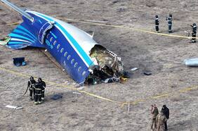 Más de 30 personas sobreviven al accidente aéreo de Azerbaijan Airlines en Kazajistán