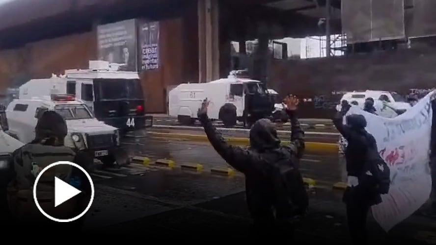 Marcha convocada por la Confech termina con graves incidentes entre Carabineros y manifestantes