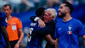 ¿Por qué corrió a abrazar a Deschamps? La especial dedicatoria de Mbappé al DT de Francia tras anotar ante Suecia