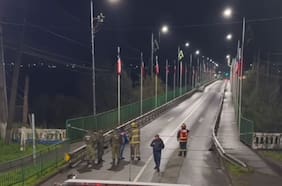 Sistema frontal: colapsa parte del Puente Viejo en Lautaro, Región de La Araucanía