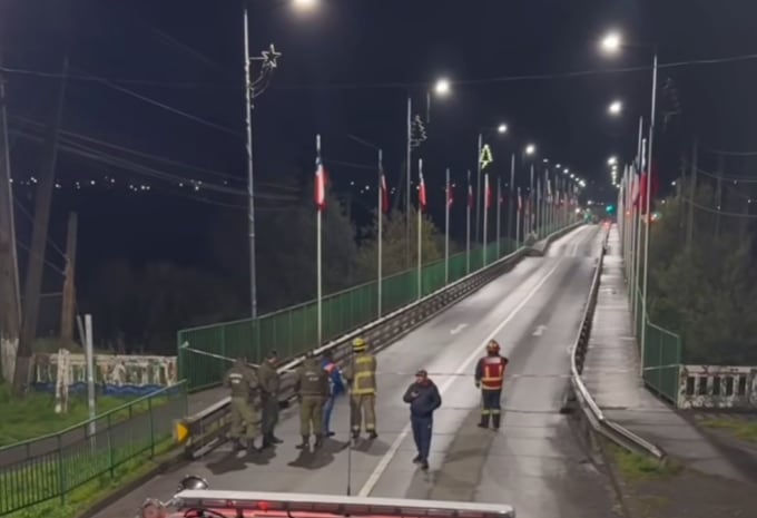 Sistema frontal: colapsa parte del Puente Viejo en Lautaro, Región de La Araucanía