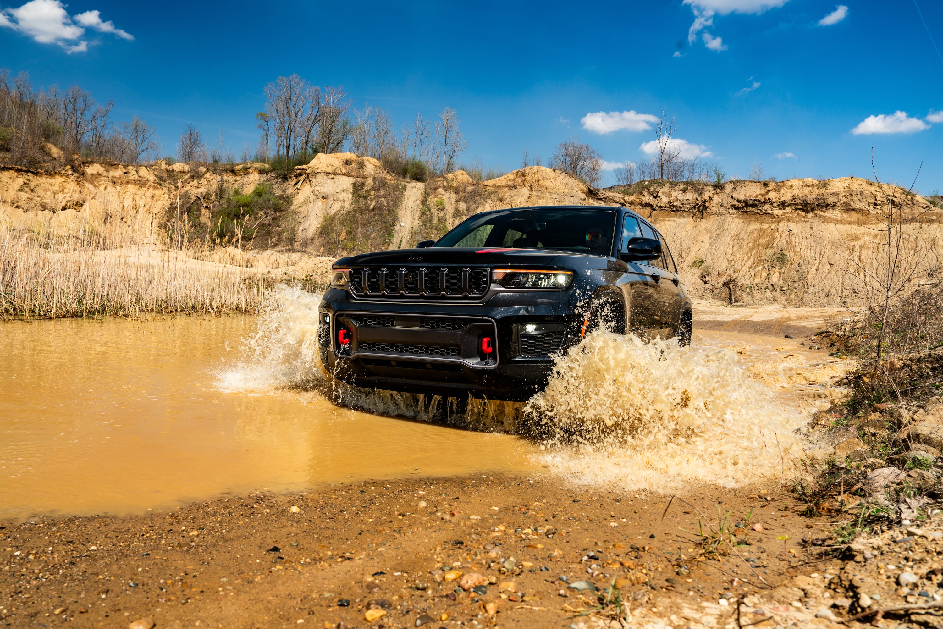 Jeep Grand Cherokee rescata sus versiones más aventureras con Trailhawk y Overland
