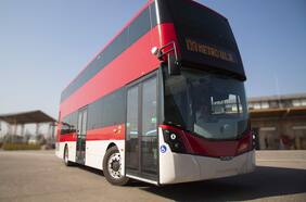 ¡Conoce el nuevo bus de doble piso que circulará en Santiago!