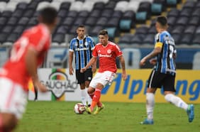 César Pinares le ganó a Carlos Palacios en el clásico gaúcho entre Gremio e Inter de Porto Alegre
