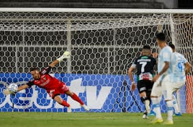 Sebastián Pérez tras tapar tres penales ante Gremio en Sudamericana: “Con el tiempo iré asimilando lo que pasó”