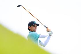 En busca de su segundo triunfo del año en el LIV Golf: Joaquín Niemann llega al último día de Singapur como líder