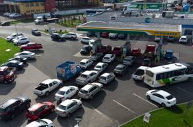 Largas filas en bencineras del sur tras alerta de Enap por paro de subcontratistas