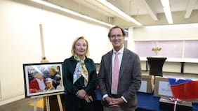 Fundación Presidente Sebastián Piñera concreta primera entrega del archivo presidencial a la PUC