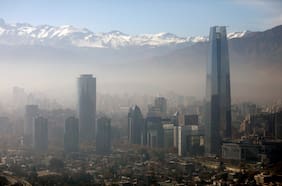 RM seguirá bajo alerta ambiental este martes por malas condiciones de ventilación: revisa la restricción vehicular