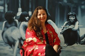 La artista chilena Voluspa Jarpa gana importante premio latinoamericano con obra inspirada en protestas sociales