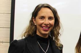 Quién es Paulina Retamales, nueva directora ejecutiva del SLEP Santiago Centro que comandará los liceos emblemáticos