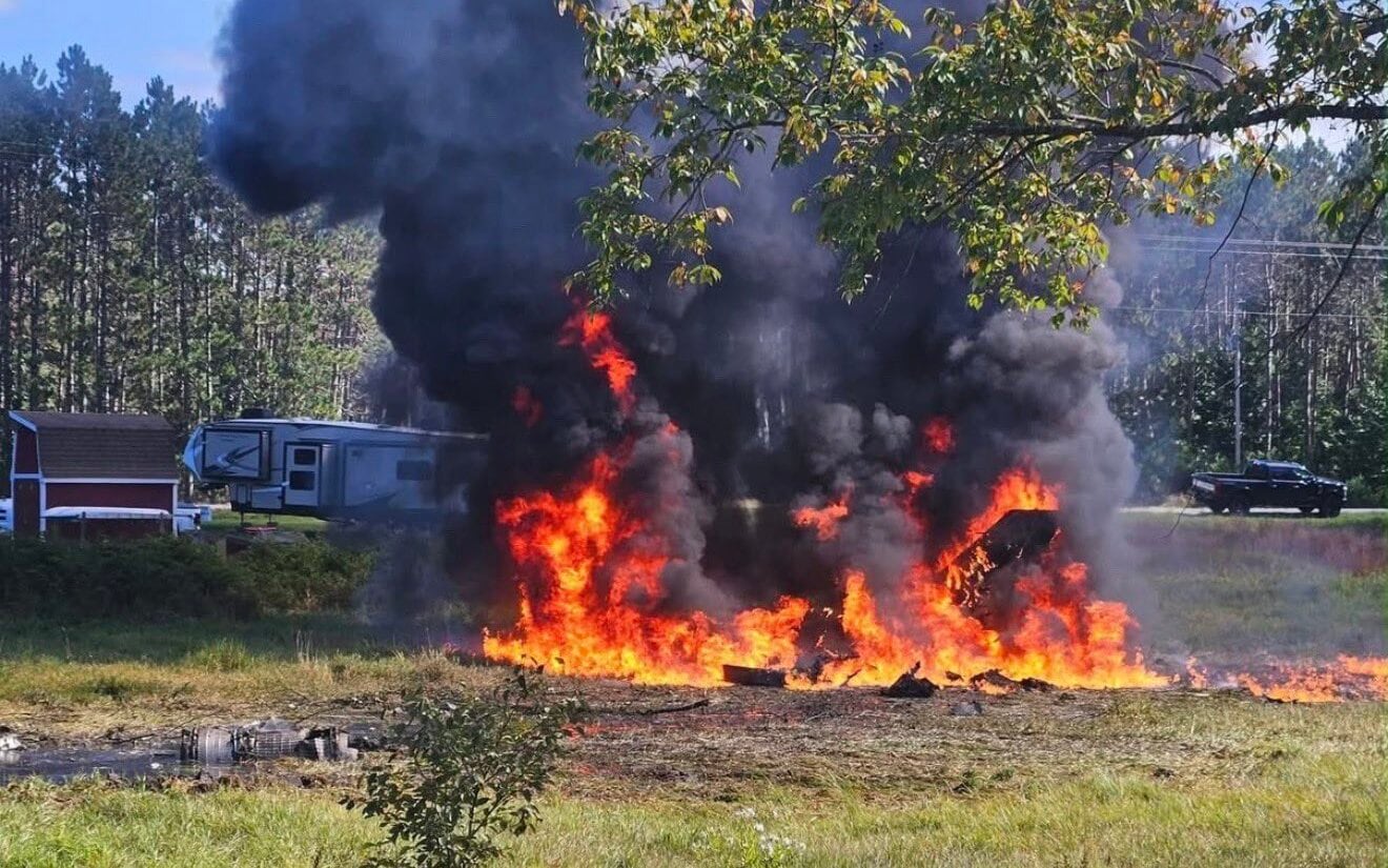 EE.UU.: Avión F-16 se estrella en Michigan y provoca una evacuación por derrame químico