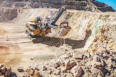 Minera del grupo Luksic reporta caída en sus ganancias de 2022 y menor dividendo para los accionistas