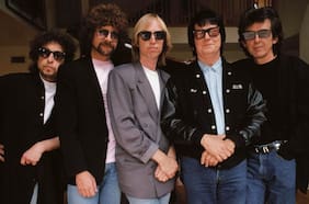 Handle with Care: cómo un lado B de George Harrison creó a Traveling Wilburys