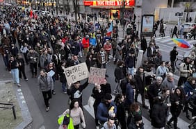 Francia: nueva jornada de protestas contra la reforma de pensiones deja 76 detenidos en París